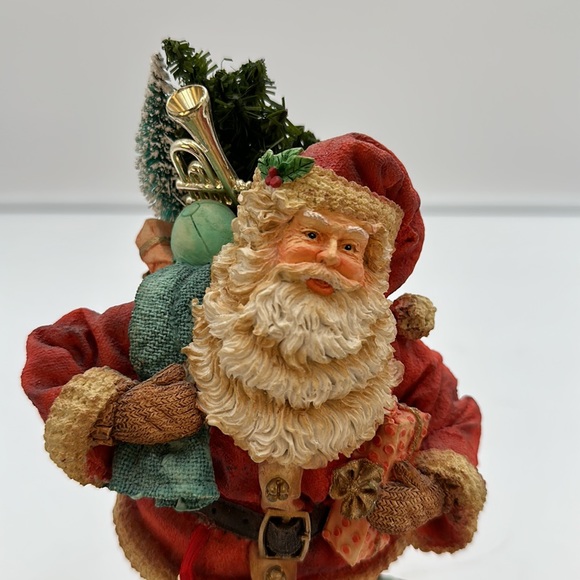 Dept. 56 In The Spirit Santa Christmas Sculpture Santa Carrying Gifts - Picture 13 of 16